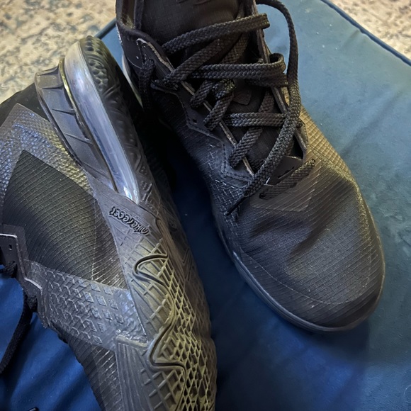 Lebron XVIII blk/blk 9.5 - Picture 3 of 6